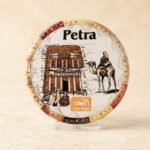 مغناطيس ثلاجة دائرية تذكاري بتصميم البتراء التراثي والرسم الكلاسيكي (الأردن - Petra)