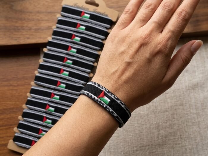 ⁦أسوارة معصم مطاطية مطرزة برمز العلم وخيوط الكوفية (12 قطعة)⁩ - الصورة ⁦2⁩
